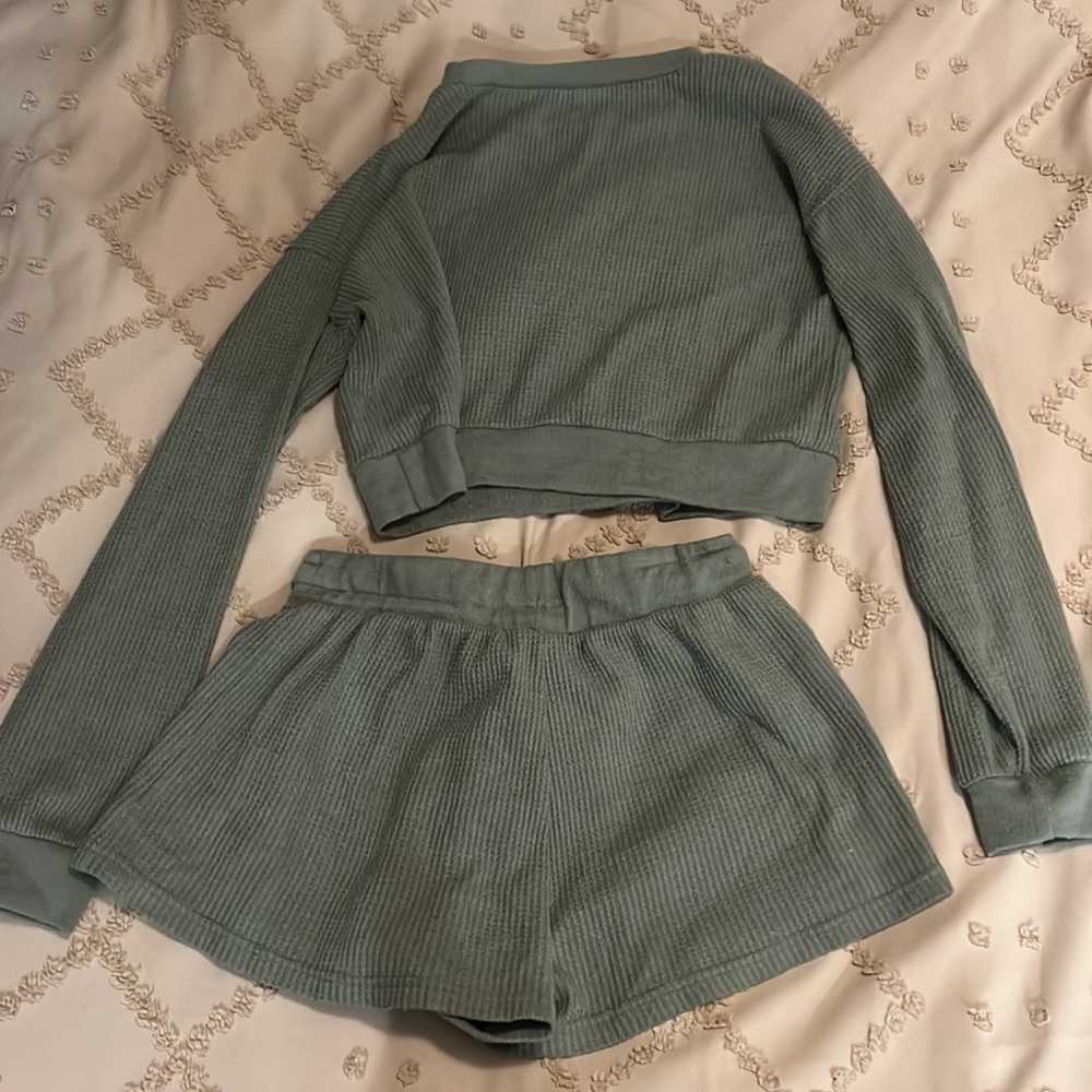 Two piece lounge set - Picture 4 of 4